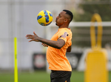 Raul Gustavo durante atividade no CT Joaquim Grava