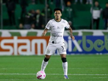 Du Queiroz em a��o durante jogo do Corinthians com o Juventude