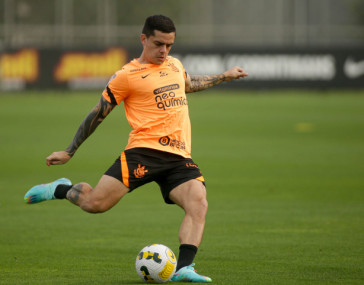 Fagner em �ltimo treino do Corinthians antes da final da Copa do Brasil