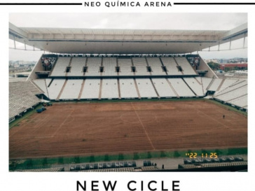 Neo Qumica Arena em processo de substituio do gramado