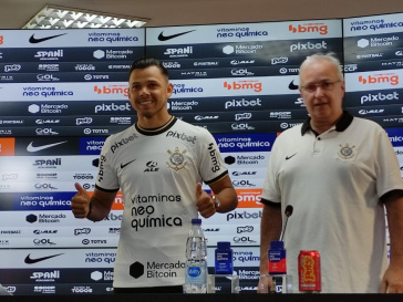 Romero apresentado pelo Corinthians