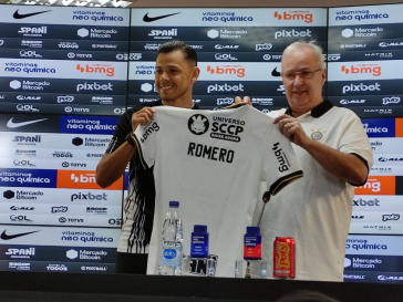 Romero apresentado sem nmero pelo Corinthians