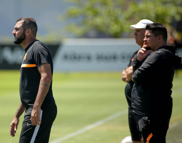 Danilo, treinador do Sub-20, durante treinamento no CT