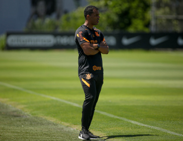 Fernando L�zaro acompanha atividade realizada no CT