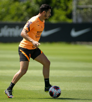 Giuliano em a��o durante treinamento no CT Joaquim Grava
