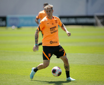 R�ger Guedes em a��o no treinamento desta manh�