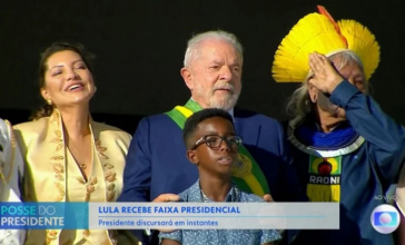Kikinho ao lado do presidente Lula no ato de posse em Braslia no primeiro dia de janeiro