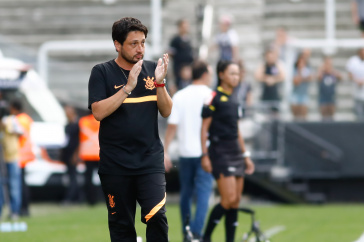 Arthur Elias em mais um vit�ria do Corinthians