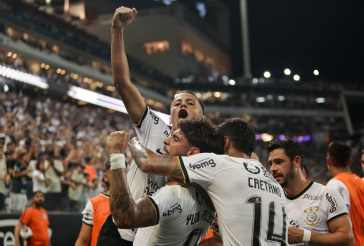Matheus Ara�jo, Yuri Alberto, Caetano e Giuliano na comemora��o do gol do Corinthians