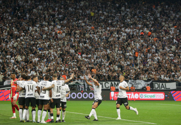 Time do Corinthians na comemora��o de um dos gols