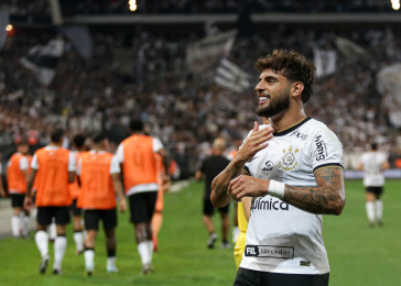 Yuri Alberto comemora gol anotado