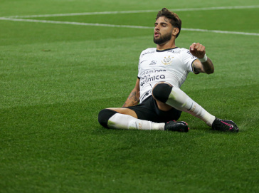 Yuri Alberto comemorando um de seus gols marcados