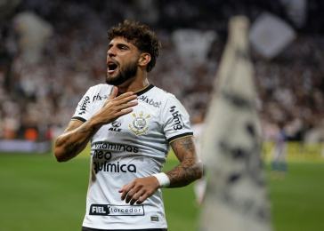 Yuri Alberto vibra com gol marcado