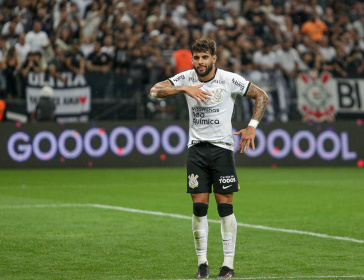 Yuri comemora seu segundo gol