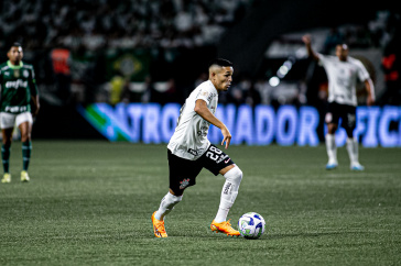 Adson na partida entre Palmeiras e Corinthians, pelo Brasileir�o