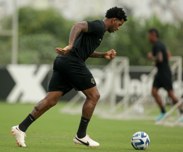 Gil durante treino do Corinthians