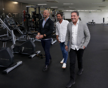 Luxemburgo, Alessandro e Du�lio caminhando pelo CT Joaquim Grava