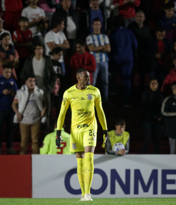 Carlos Miguel foi titular contra o Argentinos Juniors