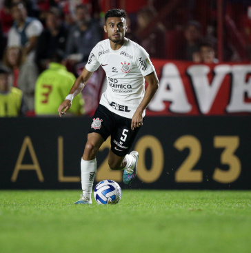 Fausto em a��o contra o Argentinos Juniors