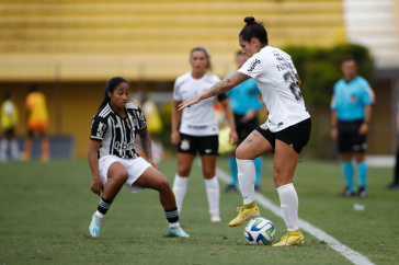 Fernanda em a��o durante partida do Corinthians contra o Atl�tico-MG, pelo Brasileir�o