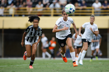 Jheniffer em a��o durante partida do Corinthians contra o Atl�tico-MG, pelo Brasileir�o