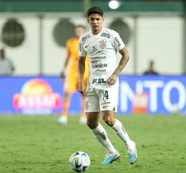 Caetano foi titular na derrota do Corinthians