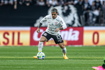 Fagner em a��o contra o Am�rica Mineiro
