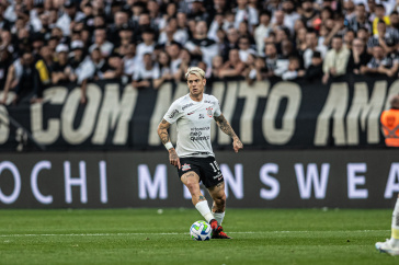 Guedes com o dom�nio da bola