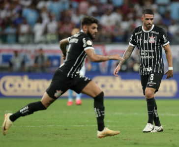 Renato Augusto e Yuri Alberto no jogo contra o Bahia na Fonte Nova, pelo Brasileir�o