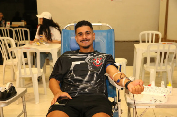 Sinsio realizando doao de sangue para a campanha promovida pelo Corinthians