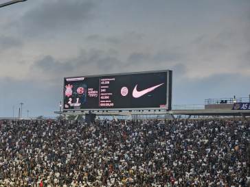 Torcida do Corinthians estabelece novo recorde de público em jogos de futebol  feminino no Brasil