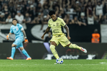 Gil no jogo contra o Botafogo na Neo Qu�mica Arena