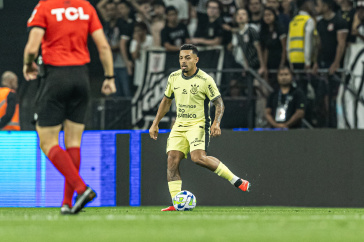 Mateus Bidu em a��o pelo Corinthians na Neo Qu�mica Arena