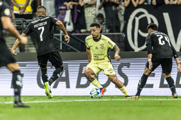 Matheus Bidu em a��o contra o Botafogo