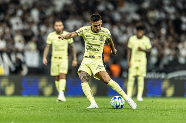 Paraguaio Rojas no jogo contra o Botafogo pelo Brasileiro