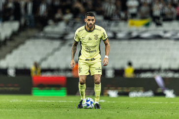 Renato Augusto em a��o contra o Botafogo na Neo Qu�mica Arena