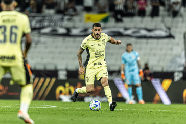 Renato Augusto no dom�nio da bola na Neo Qu�mica Arena