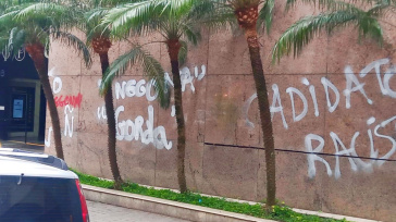  Paredes do Parque So Jorge amanheceram pichadas neste sbado com ataques a Augusto Melo