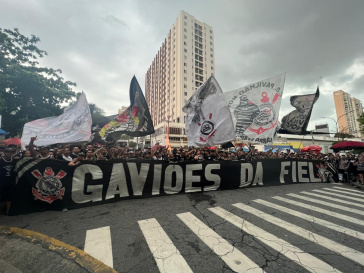 Protesto da torcida do Corinthians no Parque So Jorge