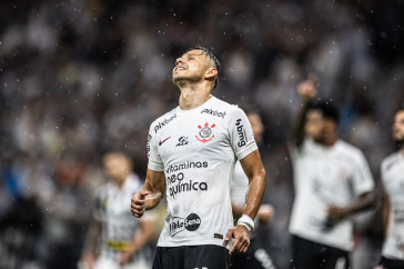Romero lamentando gol perdido contra o Santos, pelo Brasileiro