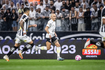 F�bio Santos no jogo entre Corinthians e Santos