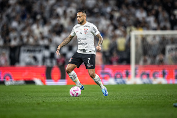 Maycon no jogo entre Corinthians e Santos