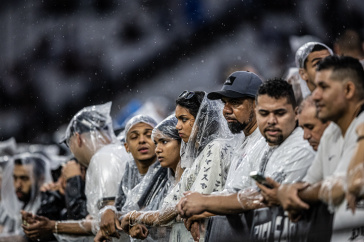 Torcida do Corinthians no jogo contra o Santos na Neo Qu�mica Arena