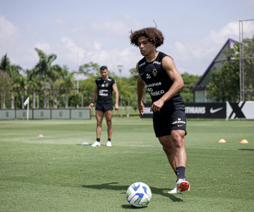 Guilherme Biro durante atividade no CT