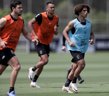 Guilherme Biro, Jo�o Pedro e Giuliano durante treino do Corinthians