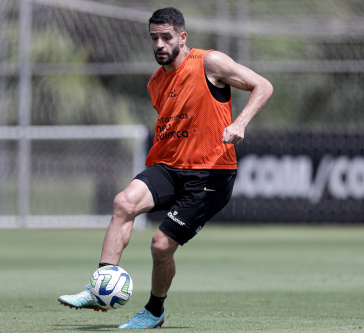 Renato Augusto em a��o no CT Joaquim Grava
