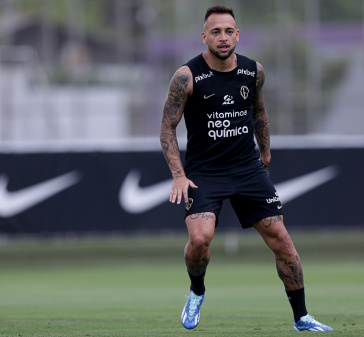 Maycon no treino desta quinta-feira