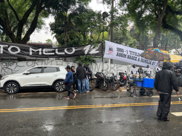 Mais faixas sobre as elei��es no entorno do Parque S�o Jorge