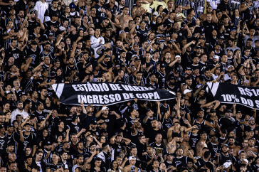 A torcida do Corinthians protestou contra o pre�o do ingresso no Est�dio Primeiro de Maio