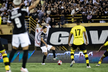 Caetano come�ou como titular no duelo contra o S�o Bernardo
